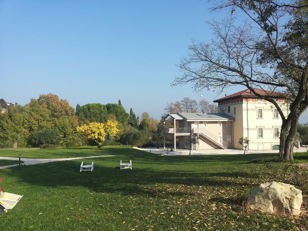 Villaggio Esmera 데센자노델가르다 외부 사진